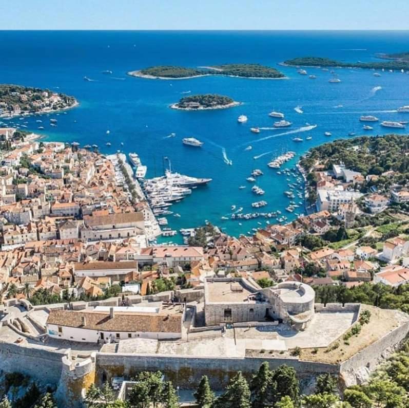 Apartments Luci Hvar Town Bagian luar foto