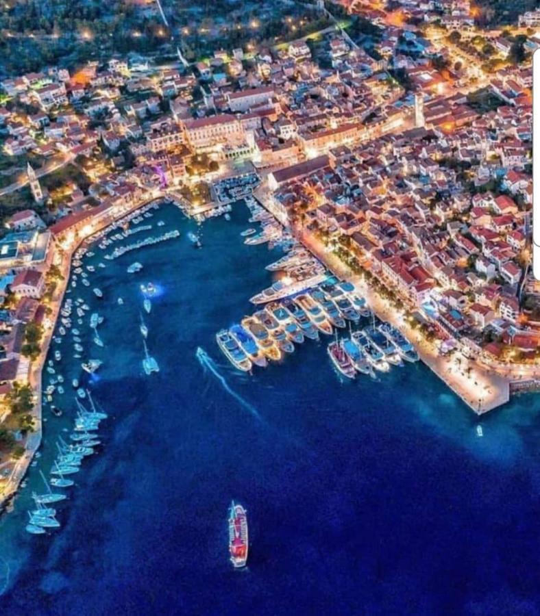 Apartments Luci Hvar Town Bagian luar foto