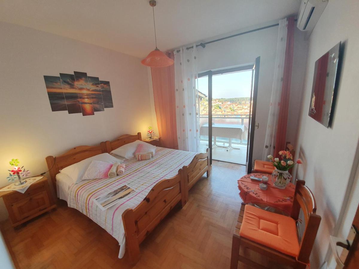 Apartments Luci Hvar Town Bagian luar foto