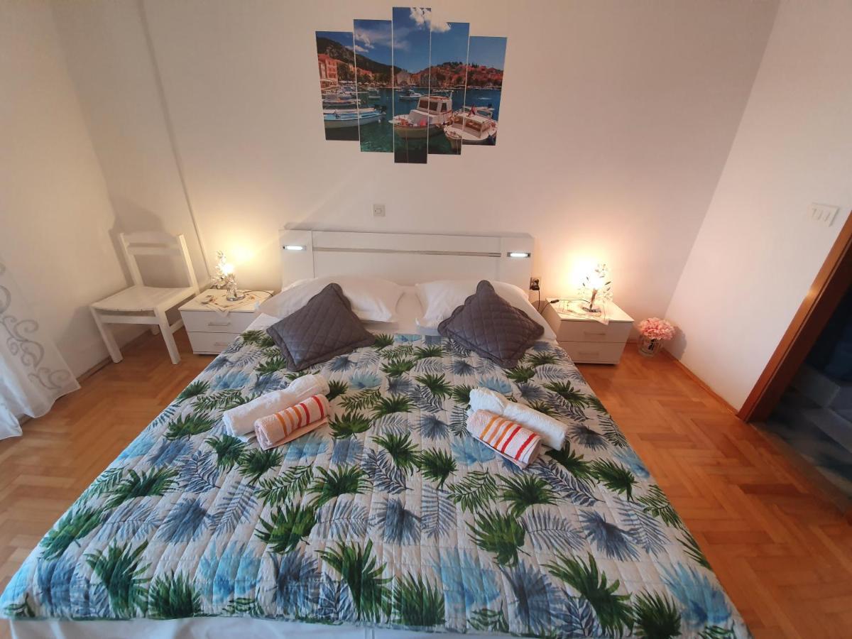 Apartments Luci Hvar Town Bagian luar foto