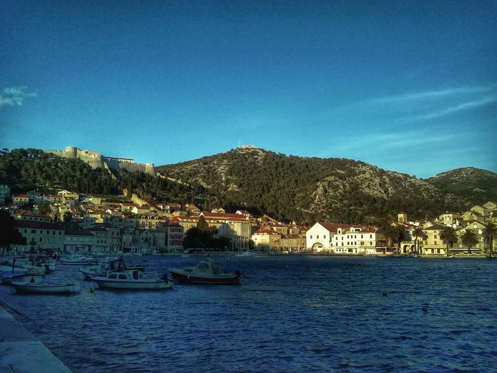 Apartments Luci Hvar Town Bagian luar foto