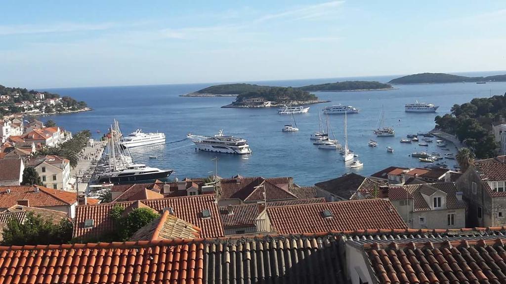 Apartments Luci Hvar Town Bagian luar foto