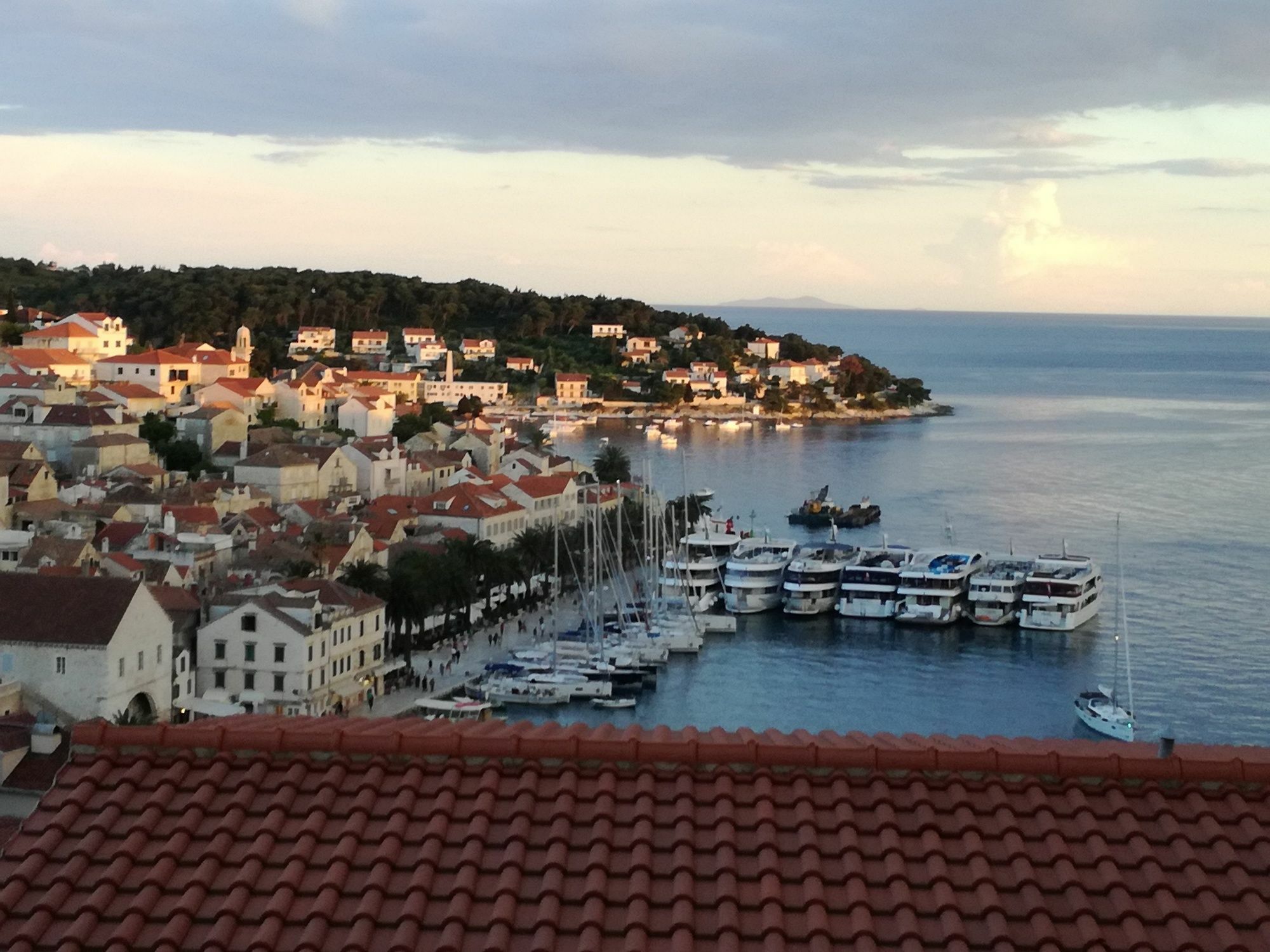 Apartments Luci Hvar Town Bagian luar foto
